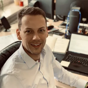 Jens-Geschaftsfuhrer-scaled.webp